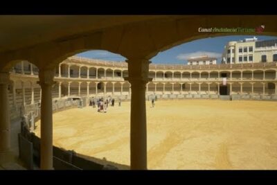 Descubre la Plaza de Toros más antigua de Andalucía en solo 70 caracteres.